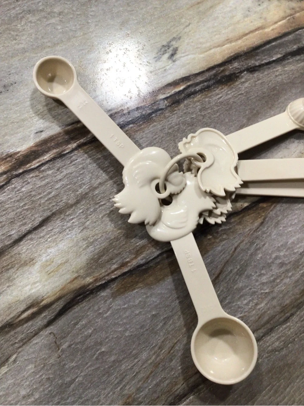 Paula Deen Rooster Measuring Spoons Set 5pc Beige Nesting Farmhouse VTG.